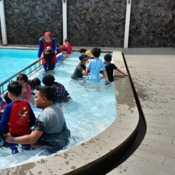 Kegiatan Berenang