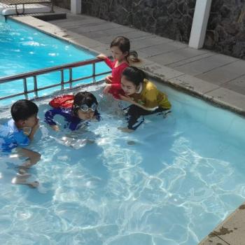 Kegiatan Berenang