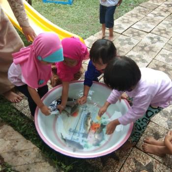 Lomba Menangkap Air